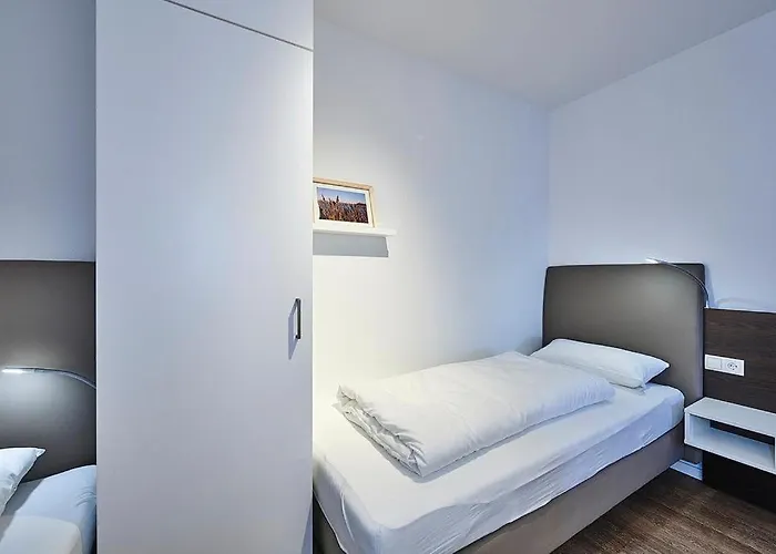 Deichhaeuser Anna Kueste Deichhaeuser Anna Kueste 4-21 *